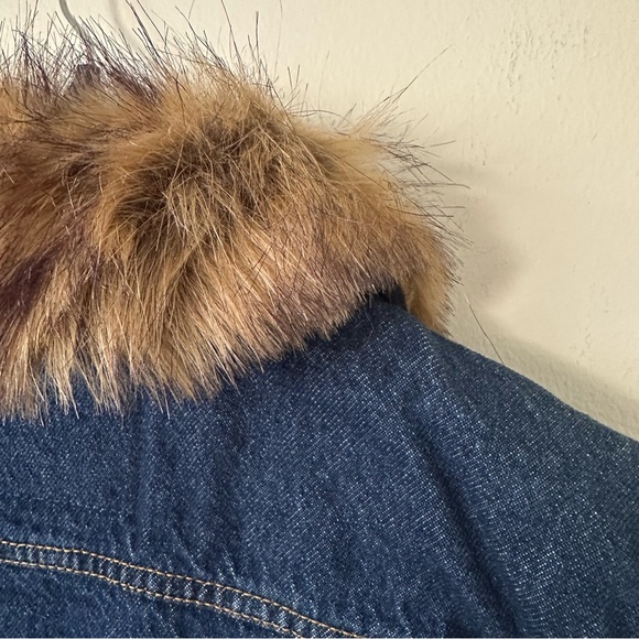| levis • ex-boyfriend faux fur collar denim jacket • small | - Picture 13 of 17